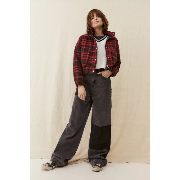 Urban Outfitters BDG Cropped Plaid Shacket Black Red Flannel Boxy Jacket Small - Picture 2 of 15